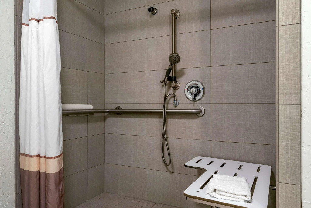 Best Western Plus Hilltop Inn