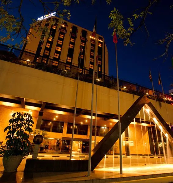 Ledger Plaza Hotel