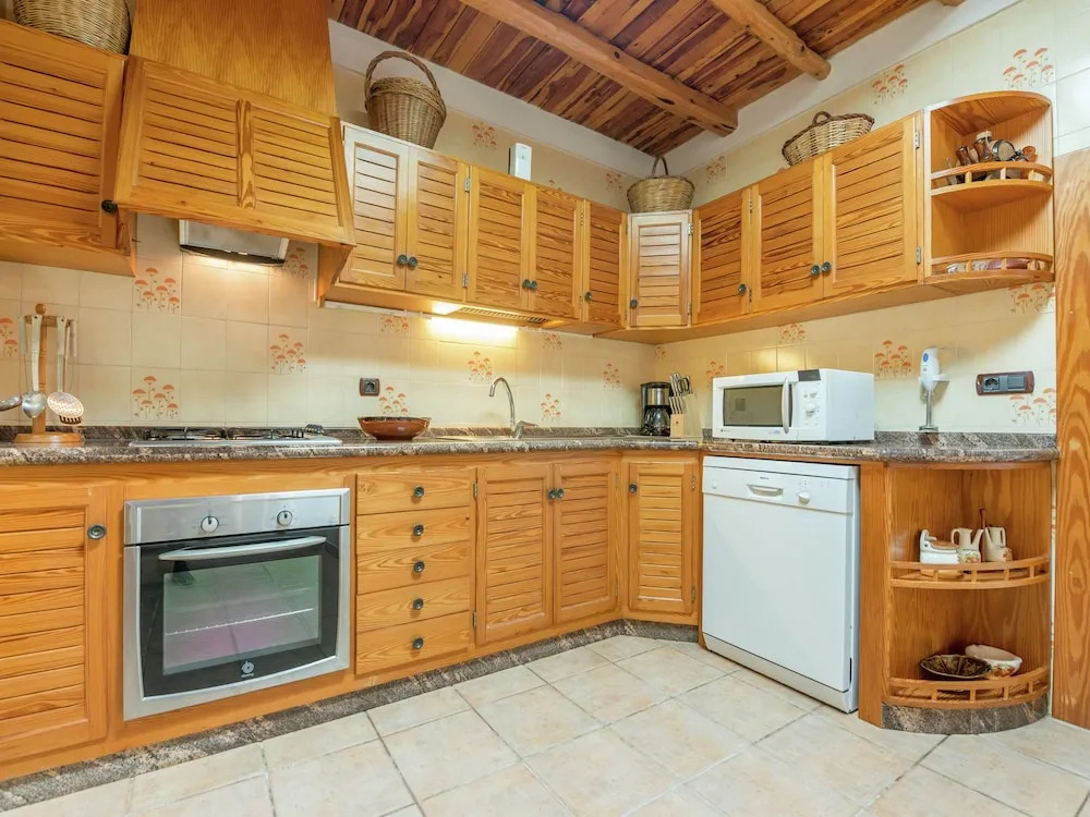 Authentic Finca with Swimming Pool & Hot Tub near Beach