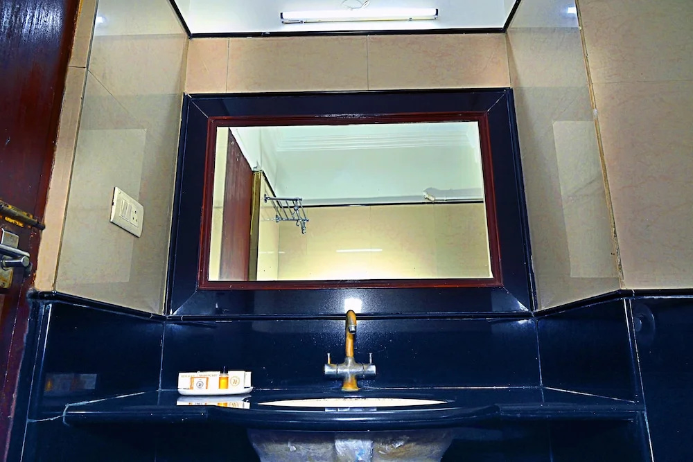 Hotel Rajhans International
