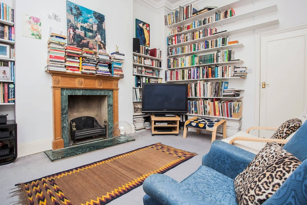 Beautiful and Light Chelsea 1 Bed Apartment