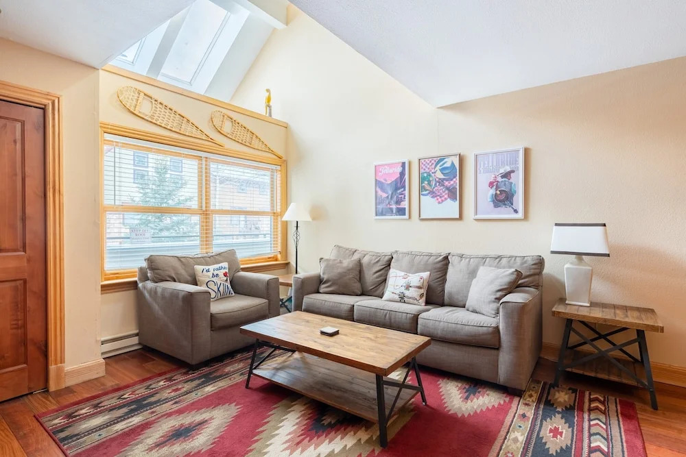 Cimarron Lodge 35 by AvantStay Ski-InSki-Out Property in Complex w Two Hot Tubs