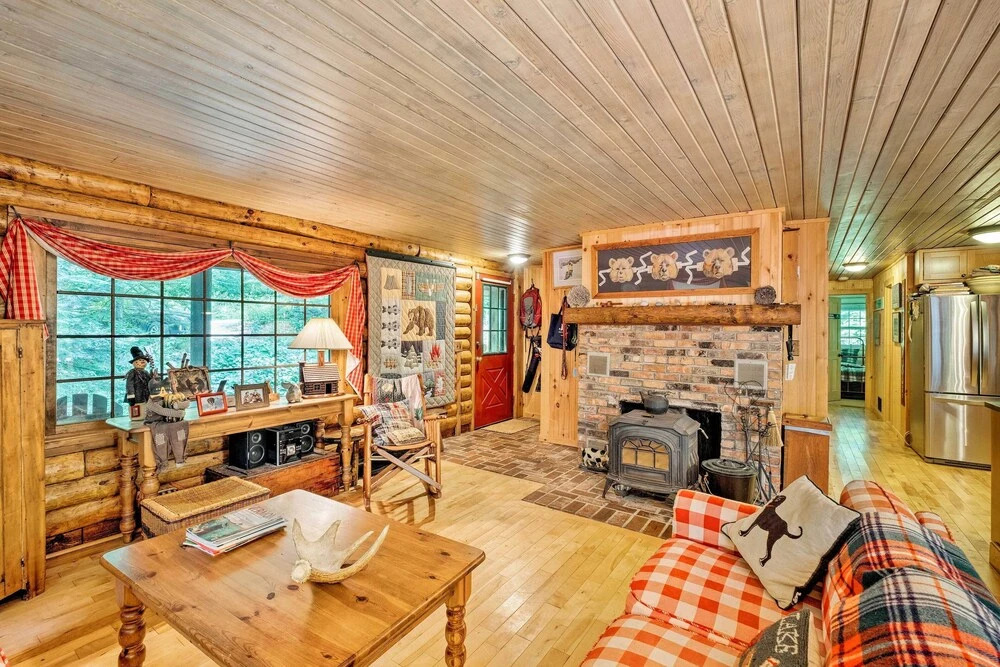 Private Wooded Cabin: 7 Mi to Mount Snow!