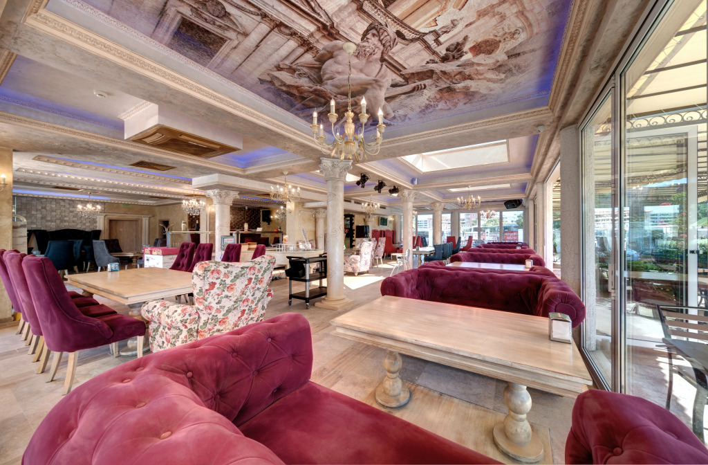 Avenue Deluxe Hotel