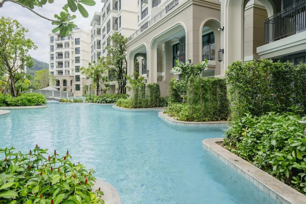 Charming balcony studio in Title Legend