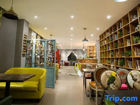 Sanya Xiamohuahua Homestay (Dadonghai Branch)