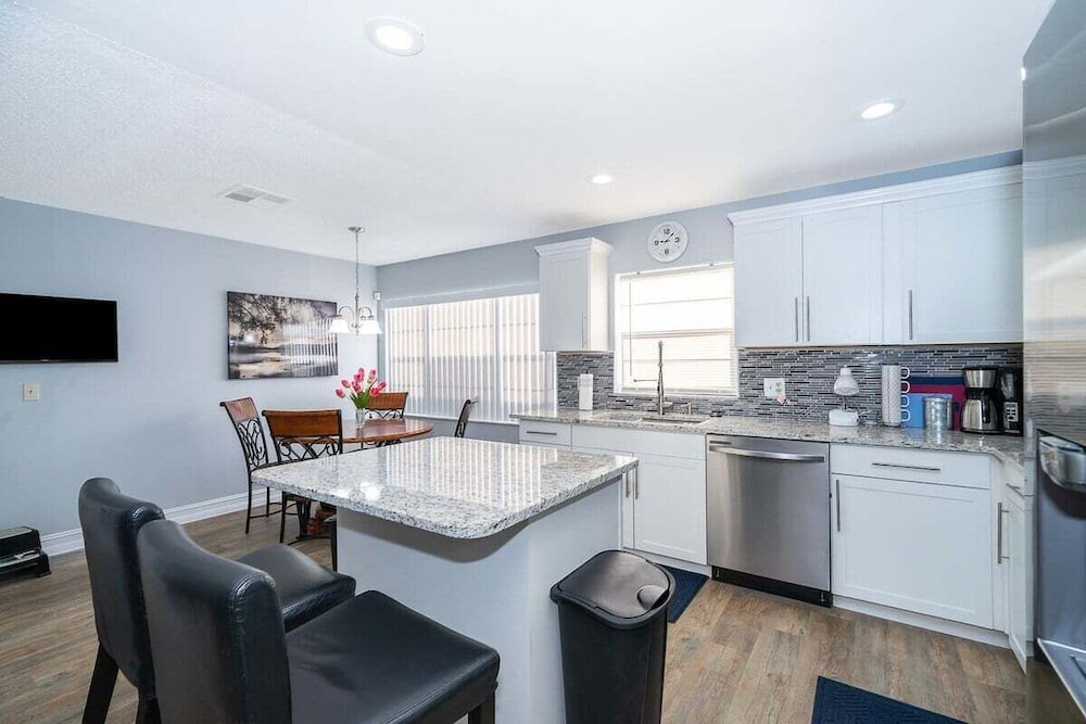 4820 Jamaica Lane 4bed