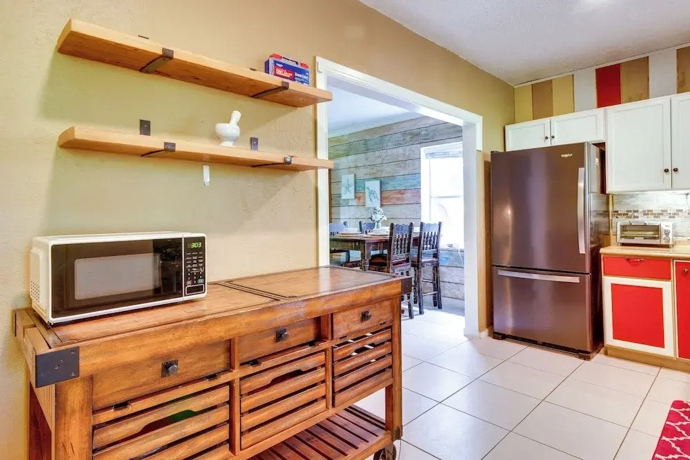 Deck, Fire Pit & Grill: Port Isabel Home!
