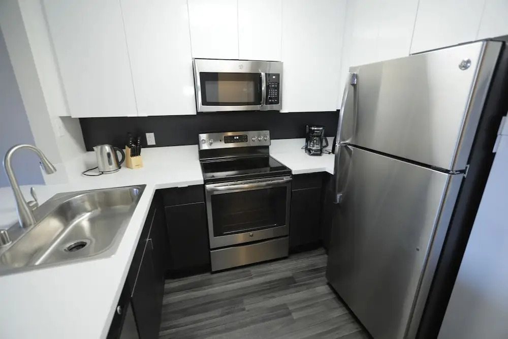 Hollywood Bright Suites