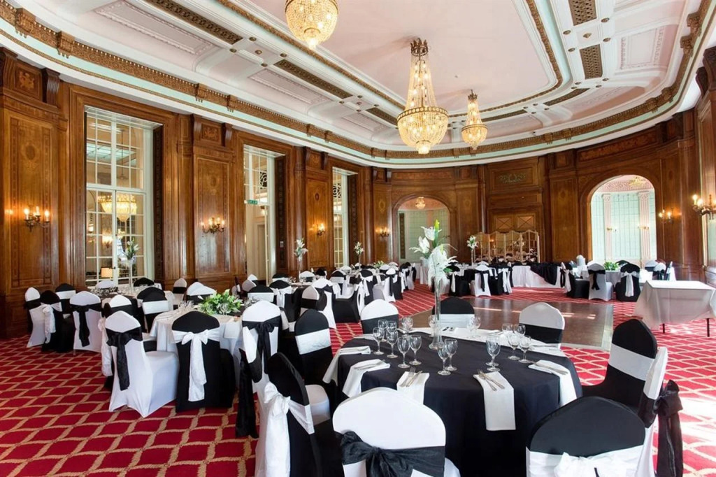 Adelphi Hotel