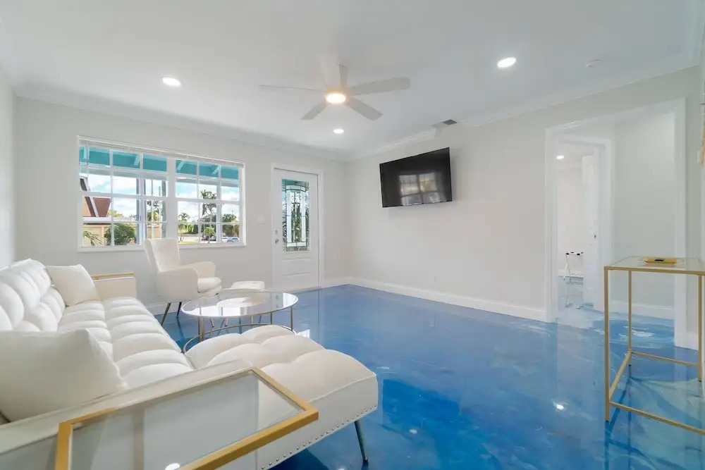Ocean Oasis Apt B, Downtown, Beach, Dog Friendly, Shops