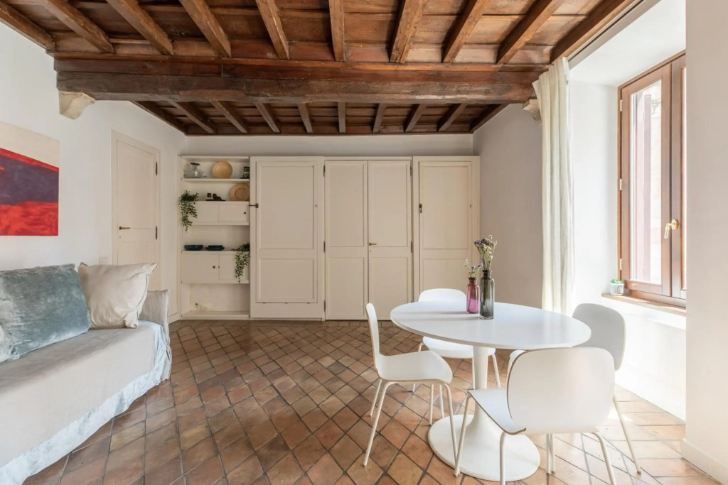 iFlat Navona Bright Studio
