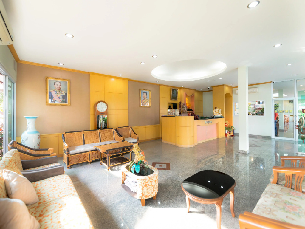 Martina Hotel Surin