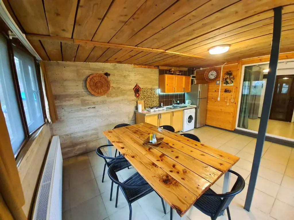 House & Yard Sesil L 90 m to beach