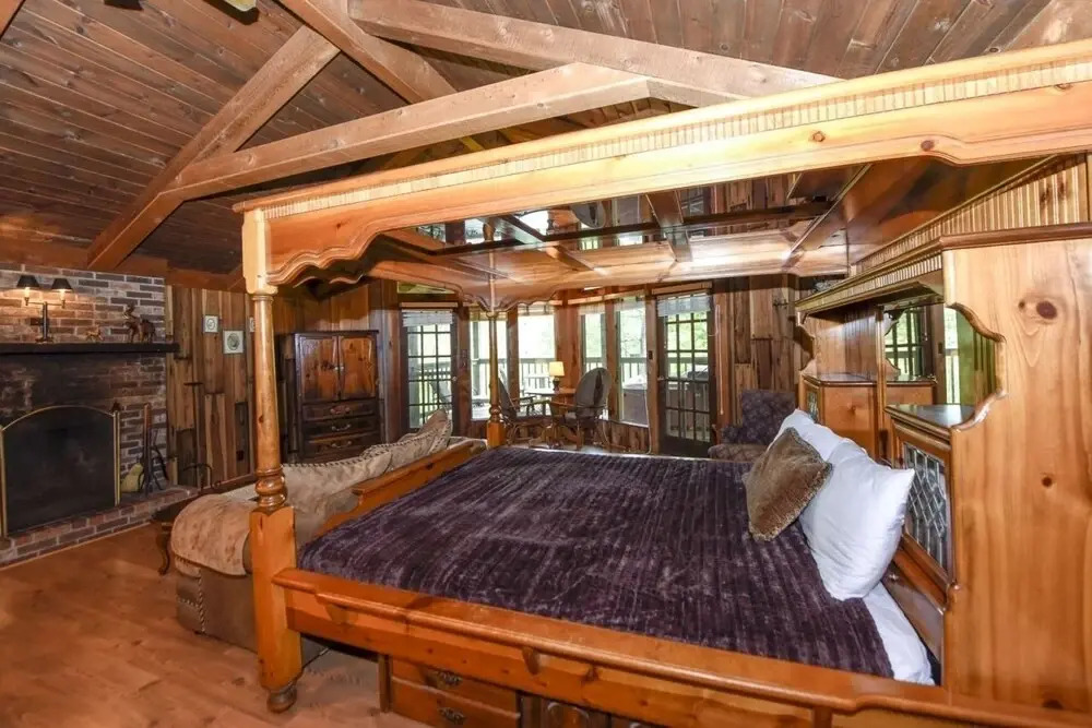 Cliff Haven 1 Bedroom Cabin by RedAwning