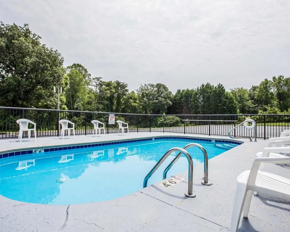 Super 8 Claremont East Hickory