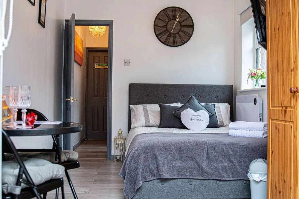 1-bed Apartment With Private hot Tub, Sauna & gym