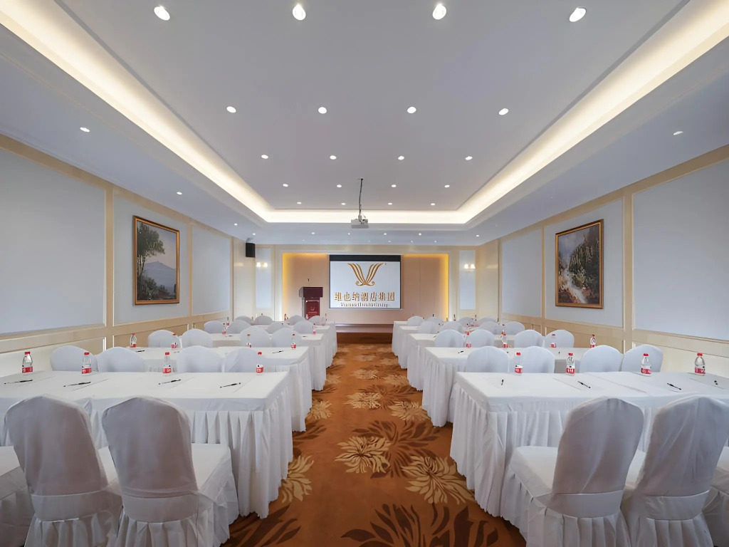 Vienna Hotel (Lingshui Center)