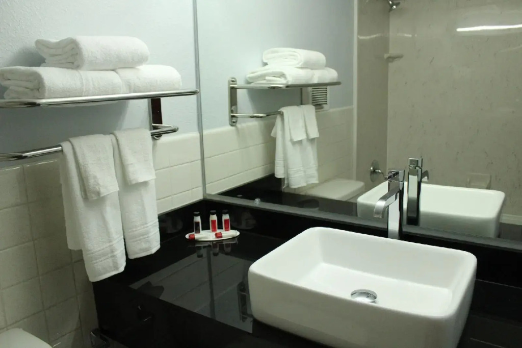 Di Resort Riverside Racine