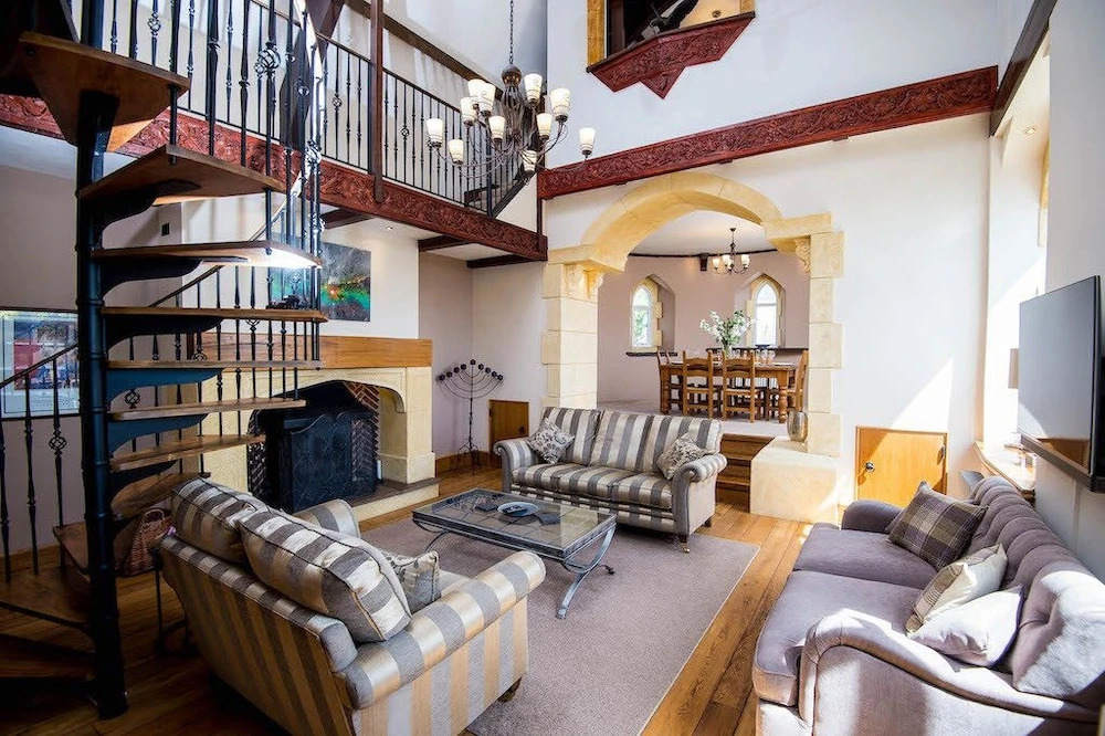 The Old School - An impressive countryside retreat, yet close to the coast