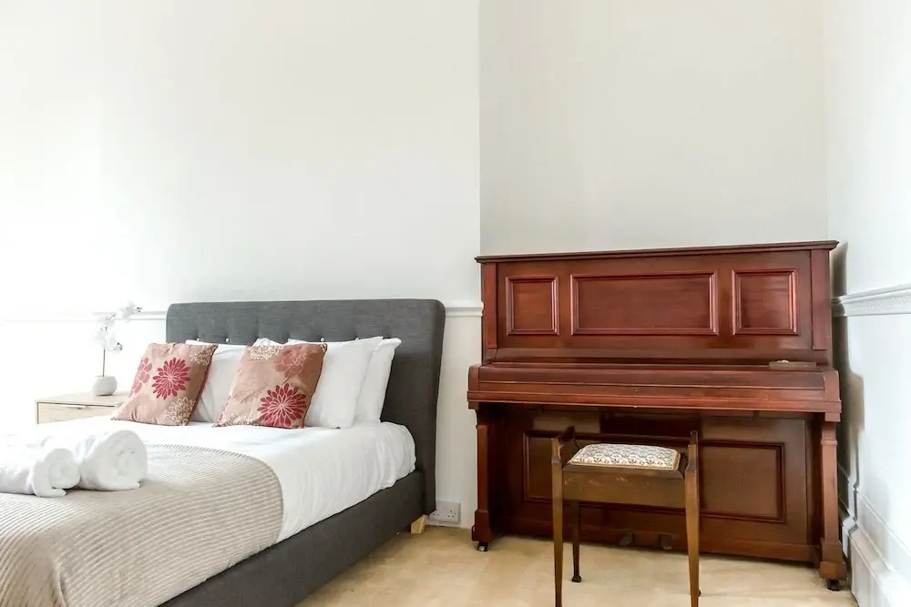 Spacious 1BR Period Apartment Hampstead