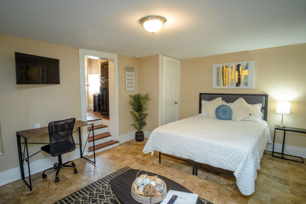 Cozy  Guesthouse Near Downtown