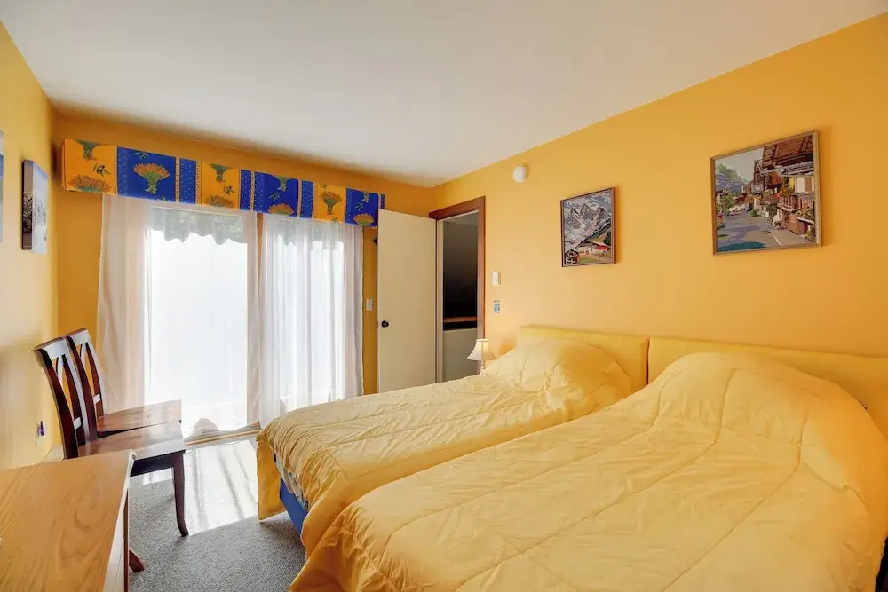 Waitsfield Condo w/ Pool & On-site Trail Access!