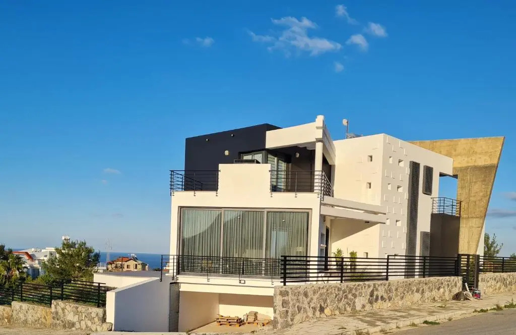 Superior Villa Between the Mountain and the Sea 4+1