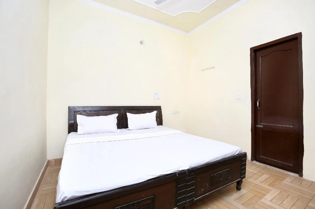 SPOT ON 40266 Hotel Krishna Cottage