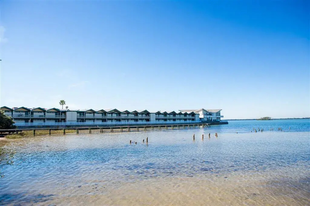 Best Western Plus Yacht Harbor Inn