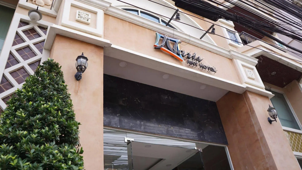 Naris Art Hotel