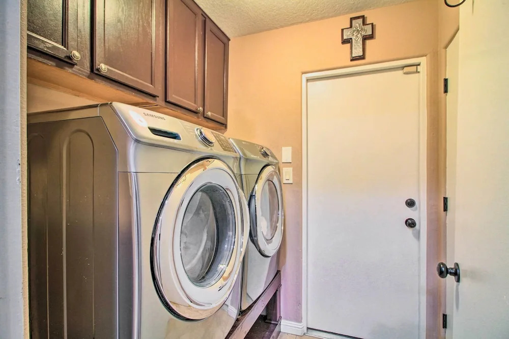 Albuquerque Vacation Home Rental with Hot Tub