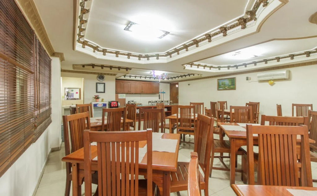 RedDoorz Plus near Taman Siring