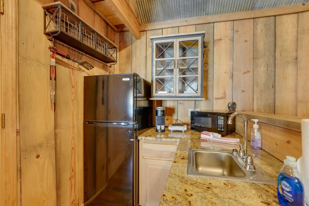 antlers Point Cabin w/ Patio & Grill in Branson