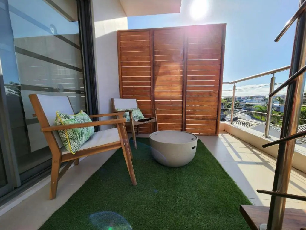 PEREYBERE -Charming 2 bedrooms apartment- WITH POOL - BEACHCOVE Apartments, North Living, APT 8