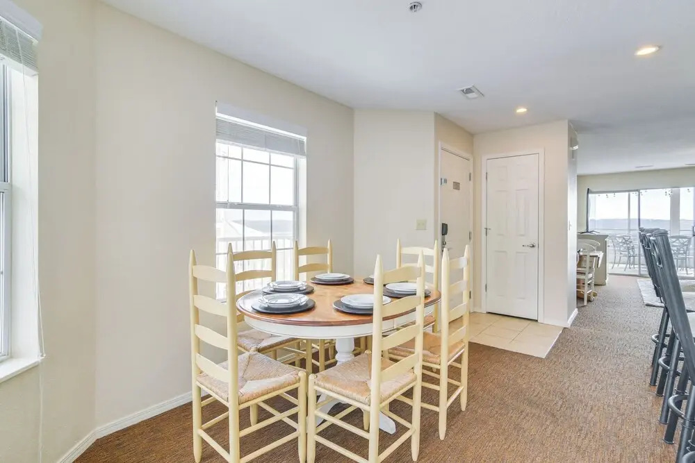 Newly Renovated Ozarks Condo: Pool & Hot Tub