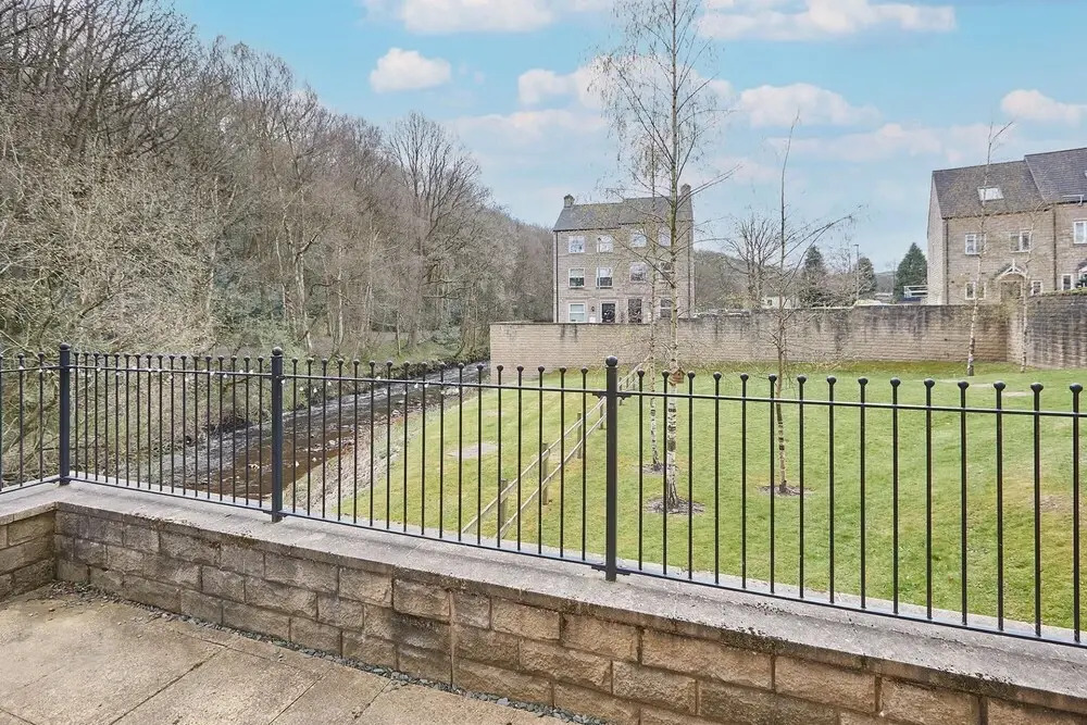 57 Woodland View in Holmfirth