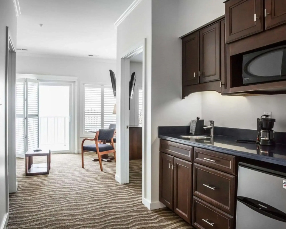 Island Inn & Suites, an Ascend Collection Hotel