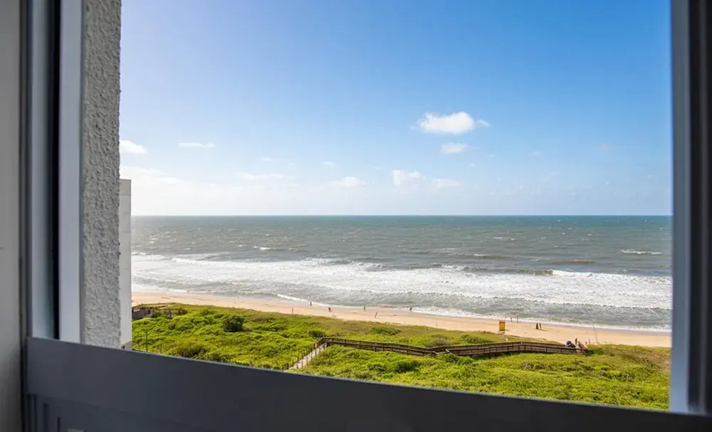 VAC - Beachfront Condo in Itajuba Beach