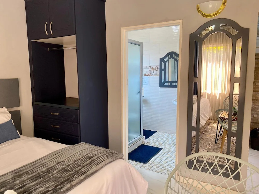 Modern Studio Apartment in a Central New Chadcombe - 2318