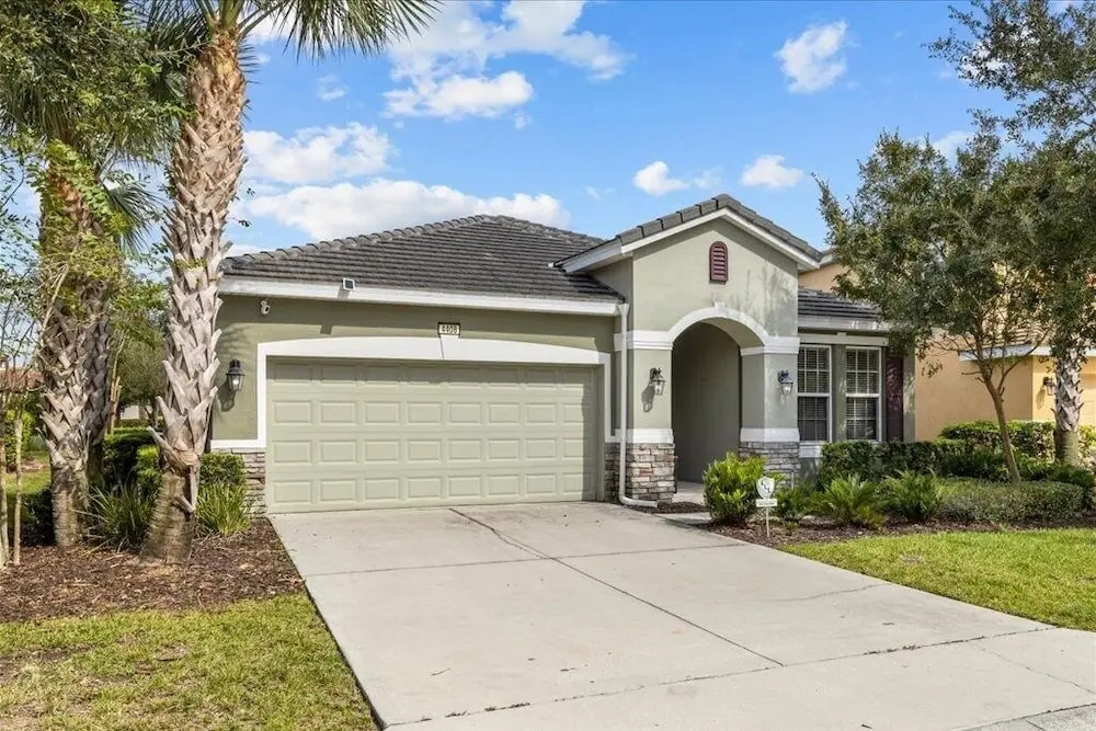 Fun In The Sun 5 Bed 5 Bath - Pool Near Disney 5 Bedroom Home by RedAwning
