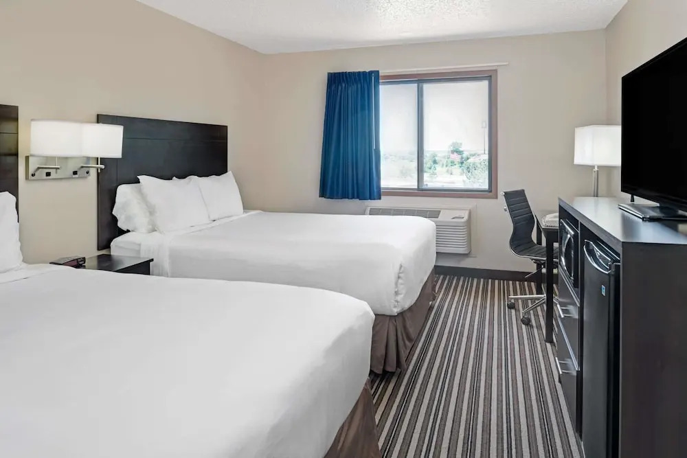 Super 8 By Wyndham Omaha I-80 West