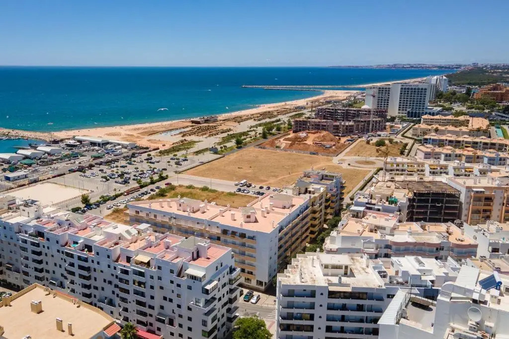 1BR Infante Flat in Quarteira by LovelyStay
