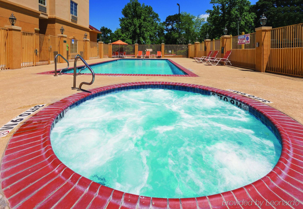 Comfort Inn & Suites Cleveland TX