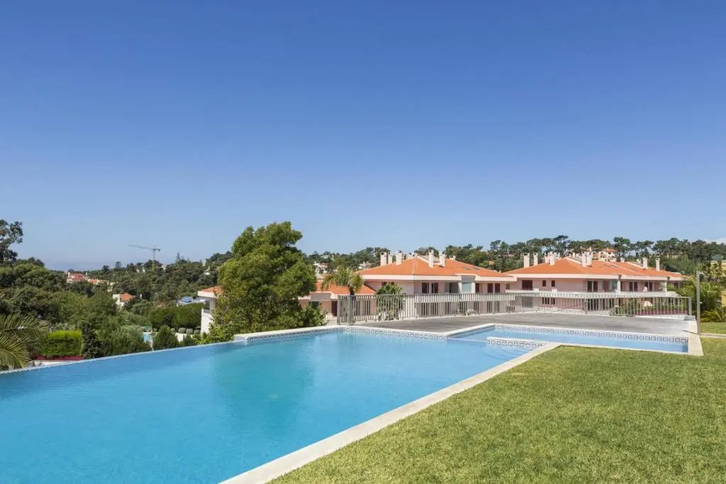 Estoril Queen s Apartment by Cadenzalux