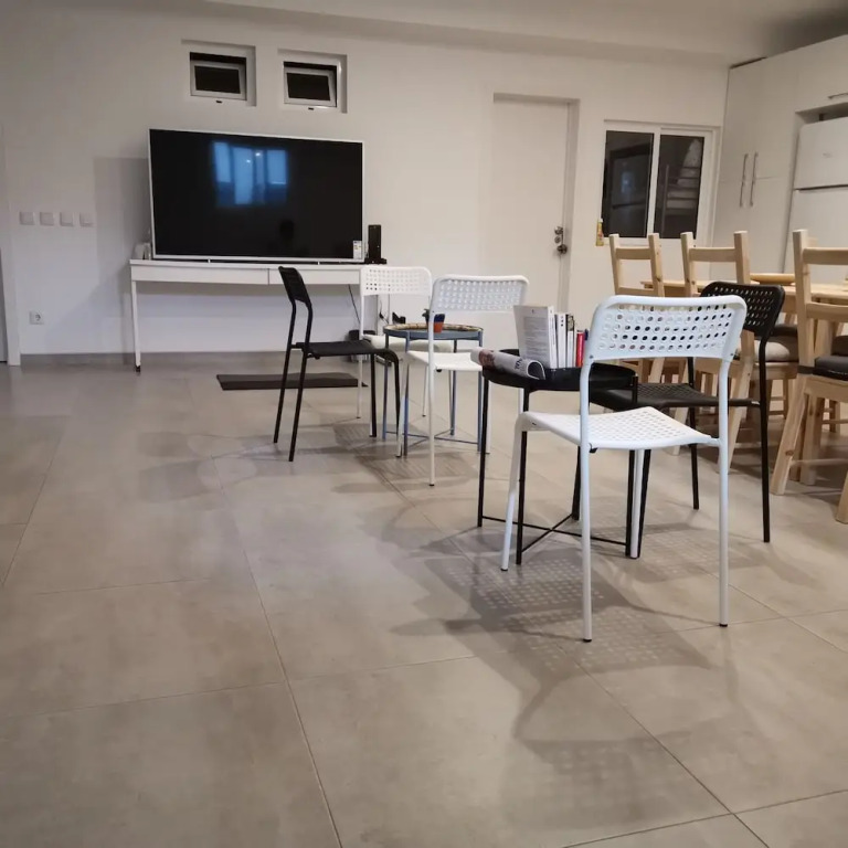 "room in Guest Room - Hostel Próximo A Praia P/ Surf Na Caparica"