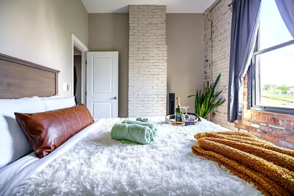 Jungle House Downtown Columbus – Modern Boutique Suites