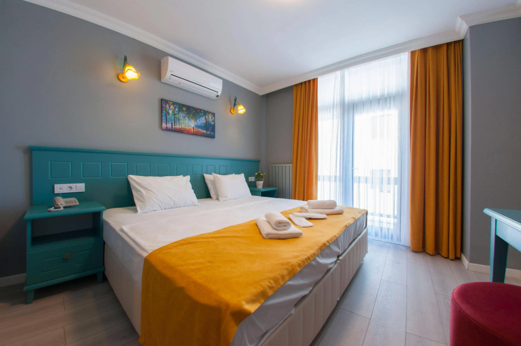 Room Room Motel