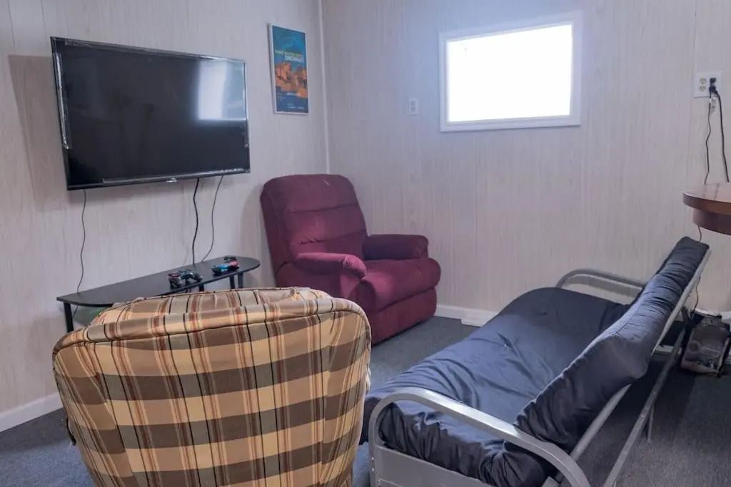 New 4 Bedroom House for Downtown Travelers!!!