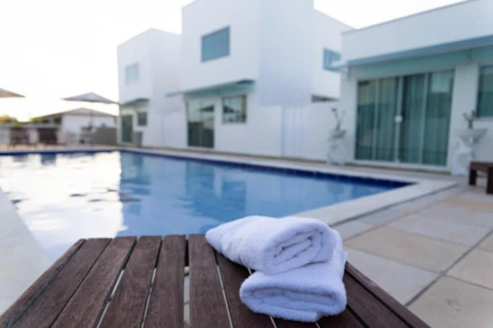 Chal com Mezanino 400m do mar e Jardim Privativo